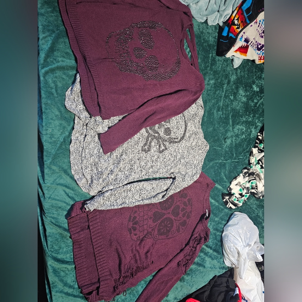Extra Large Skull Hot Topic Sweater Bundle - image 1